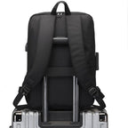 Mochila Executiva Montvani MV409 - Notebook 15`, Impermeável, Porta USB e Trava TSA